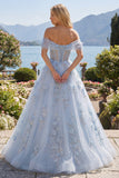 Vestido largo de graduación azul con cordé de hombros descubiertos con cuentas y flores 3D aplicadas