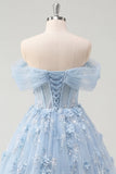 Vestido largo de graduación azul con cordé de hombros descubiertos con cuentas y flores 3D aplicadas