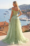 Vestido largo de graduación verde con líneas A con líneas en A y esco, con volantes