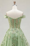 Vestido largo de graduación verde con líneas A con líneas en A y esco, con volantes