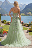 Vestido de graduación verde verde bordado con flores en línea A de tul