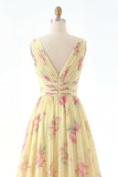 Vestido de graduación floral amarillo de línea en V con abertura