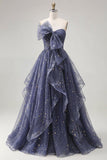 Vestido largo de graduación azul polvoriento azul sin tirantes con lazos y volantes en cascada