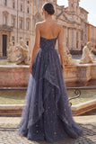 Vestido largo de graduación azul polvoriento azul sin tirantes con lazos y volantes en cascada