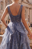 Elegante vestido de graduación azul polvoriento de tul con escote en V y volantes escalonados