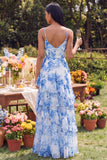 Blanco azul con tirantes finos florales Un vestido largo con volantes en línea