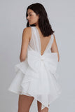 Mini vestido de tul línea A de marfil con escote en V con volantes y lazo