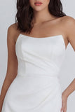Mini vestido blanco fruncido y bodycon tirantes y abertura