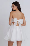 Vestido mini fruncido de marfil tirantes sin tirantes A-Line con lazo