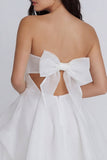Vestido mini fruncido de marfil tirantes sin tirantes A-Line con lazo