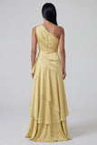 Vestido formal largo de un solo hombro con volantes amarillos