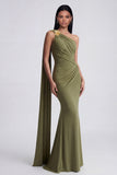 Vestido formal largo de sirena oliva con un hombro y serpentina lateral