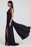Vestido formal negro de cuello asimétrico con cinta