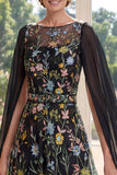Vestido largo de Madre de la Novia bordado en línea A negra de tul con mangas tipo capa