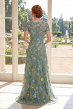 Vestido de Madre de la Novia bordado con escote bateau de tul verde línea A