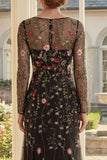 Vestido de Madre de la Novia bordado en tul de tul negro en línea A