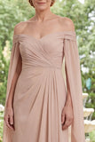 Vestido de Madre de la Novia con champán de chiffon descubierto y mangas de capa