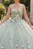 Vestido de quinceañera con escote cuadrado con flores de salvia y aplicación