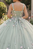 Vestido de quinceañera con escote cuadrado con flores de salvia y aplicación