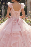 Vestido de gala rosa con volantes y vestido de quinceañera con pligués y flores tridimensionales