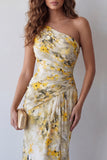 Vestido formal de sirena plisado floral amarillo claro de un hombro