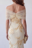 Vestido formal de sirena bordado en amarillo claro con hombros descubiertos