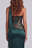 Vestido formal sin tirantes de funda verde oscuro con tirantes