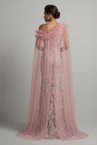 Vestido largo de sirena rosa brillante con volantes, con cuentas y capa