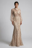 Vestido de Madre de la Novia con cuello alto de sirena aplicado a Champagen y lazo