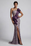 Vestido brillante de sirena morada de un solo hombro con lentejuelas y abertura