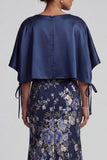 Vestido largo de sirena floral azul marino con capa