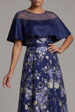 Vestido de madre de la novia con una línea larga de cuentas florales y capa