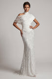 Vestido largo de sirena blanca con cuentas brillante