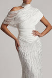 Vestido largo de sirena blanca con cuentas brillante