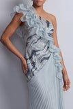 Vestido de madre de la novia brillante, brillante y azul gasa con volantes largos de un hombro