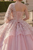 Vestido de baile rosa con cuentas y volantes de un solo hombro
