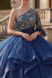 Vestido de baile azul marino de un hombro floral de quinceañera con volantes