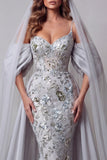 Vestido de belleza con tirantes largos y tirantes finos con sirena plateada y brillante