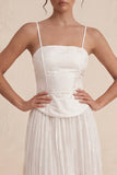 Tirantes finos blancos: Un vestido de graduación largo plisado con apliques