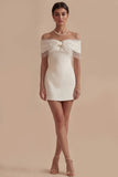 Vestido de graduación corto, ajustado y ajustado de hombros blancos