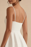 Vestido de graduación blanco corto de tirantes finos con volantes