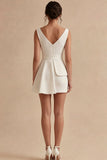 Vestido corto de graduación blanco con escote en V