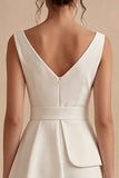 Vestido corto de graduación blanco con escote en V