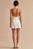 Simple cabestro Un vestido blanco sin espalda