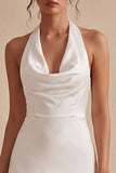 Simple cabestro Un vestido blanco sin espalda