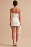 Mini vestido bodycon blanco sin tirantes y banda