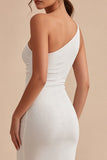 Vestido midi blanco bodycon fruncido de un solo hombro