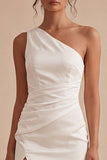 Vestido de graduación blanco de un solo hombro, bodycon fruncido y abertura