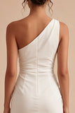 Vestido de graduación blanco de un solo hombro, bodycon fruncido y abertura