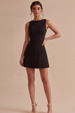 Vestido negro de satén de cuello bateau A